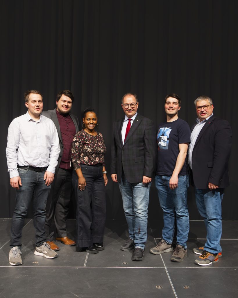 Foto ((c)SPÖ Oberösterreich/Klaus Schöngruber) v.l.n.r.: Valentin Weitzhofer, Jan Leutgeb, Ahlam Dorfer, Landesparteivorsitzender Martin Winkler, Christoph Johannes Breit, Bezirksparteivorsitzender Karl Walch
