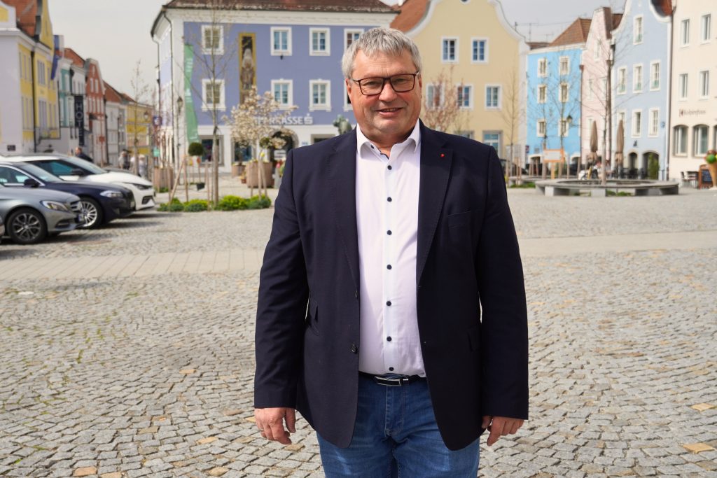 Bezirksvorsitzender Karl Walch kritisiert das Liegenlassen von 74 Millionen Euro aus der Wohnbaumilliarde für den oberösterreichischen Wohnbau.